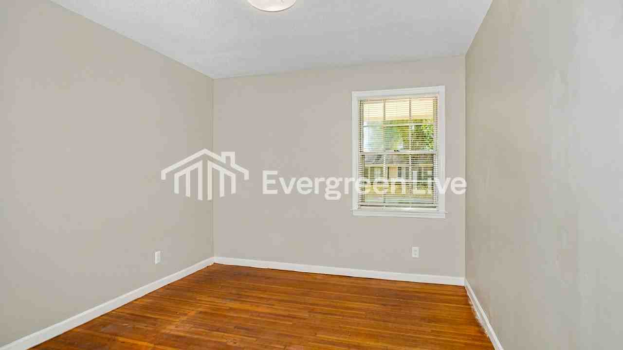 5246 Honeywood Ave - Photo 7 of 15