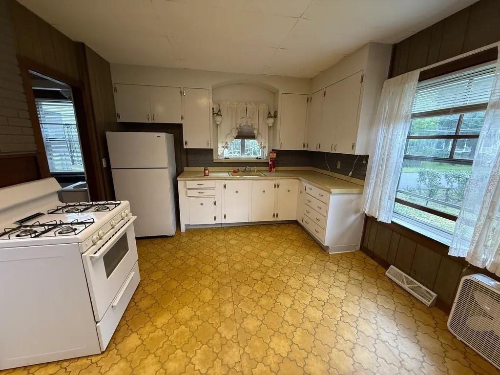 128 Wentworth Ave ##1 - Photo 4 of 9