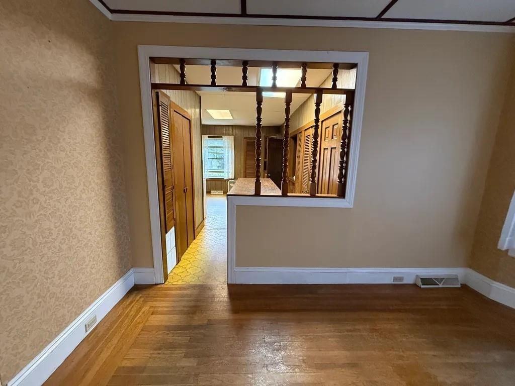 128 Wentworth Ave ##1 - Photo 5 of 9