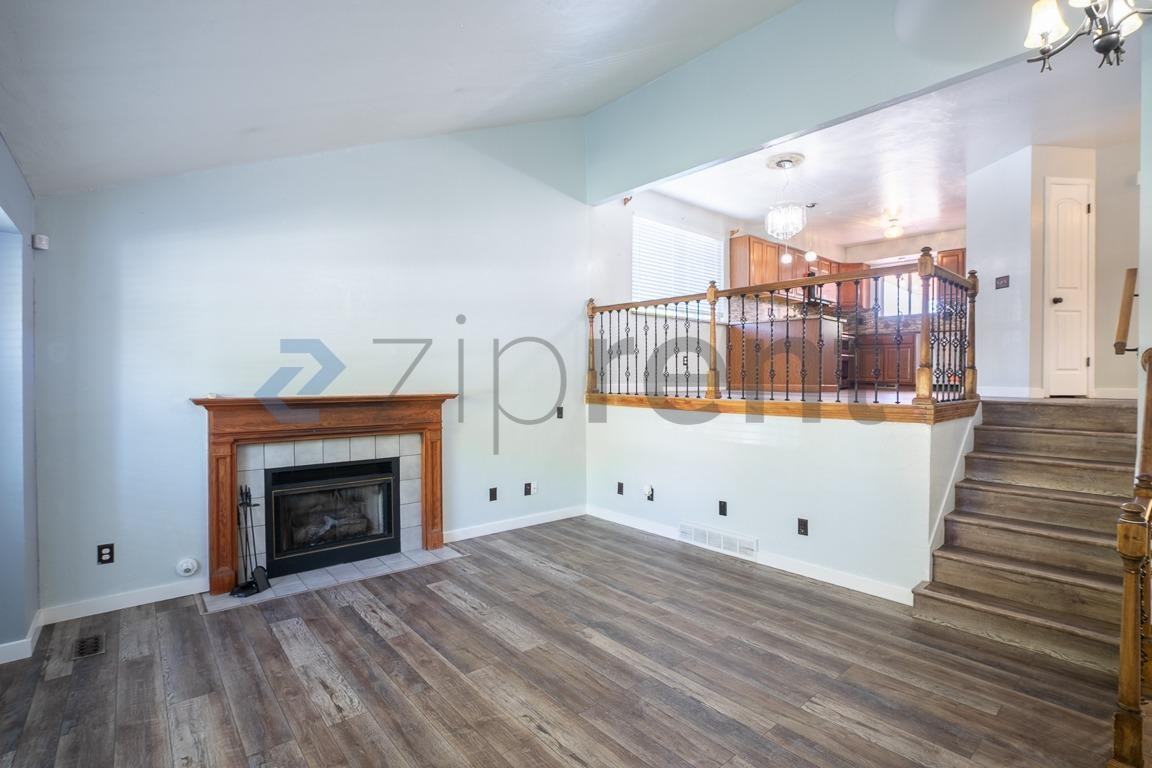 5005 W Shooting Star Ave - Photo 4 of 32