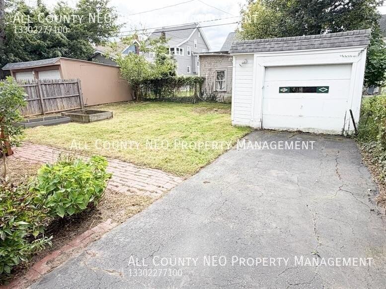 3276 Tullamore Rd - Photo 3 of 15