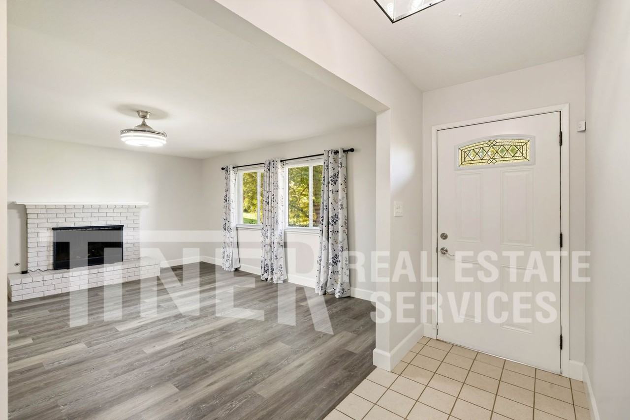 6601 Kristen Ct - Photo 3 of 24