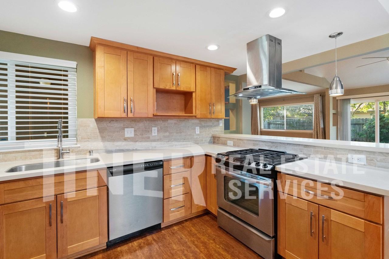 9259 Medallion Way - Photo 4 of 27