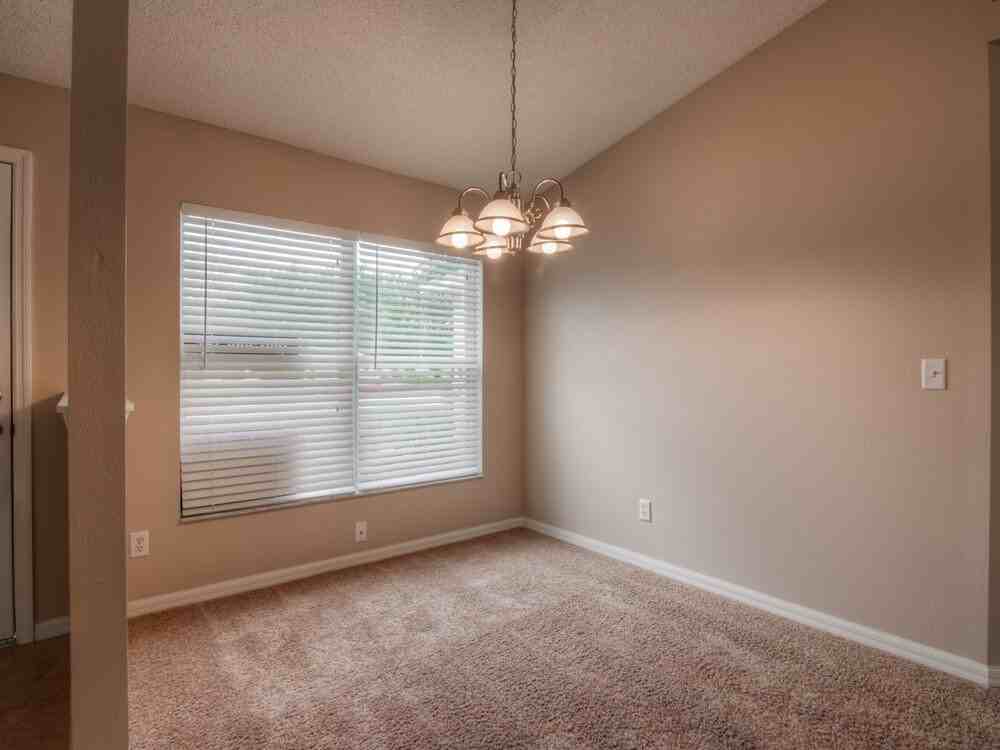 12304 Woodglen Cir - Photo 4 of 18