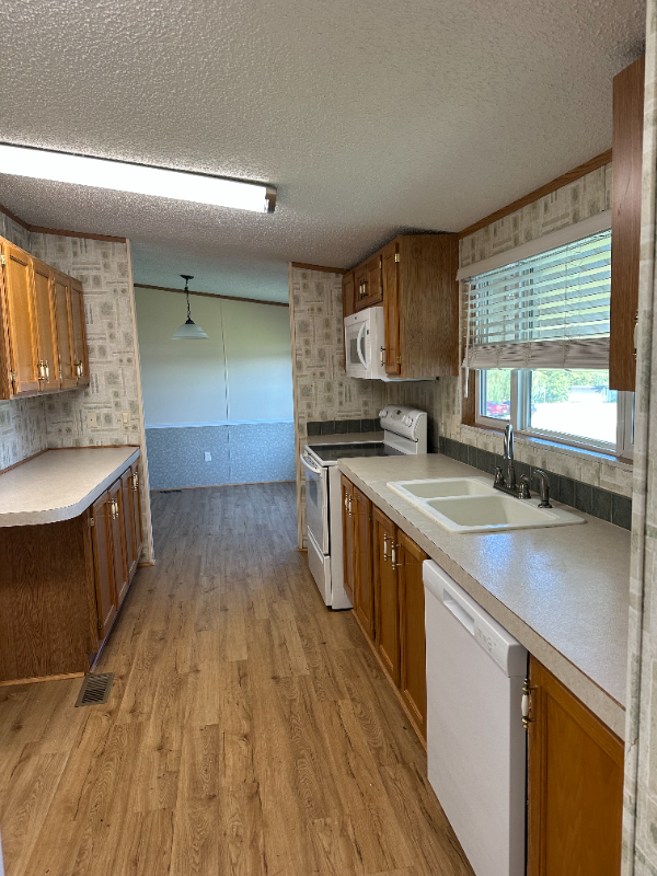 122 James Way - Photo 7 of 21