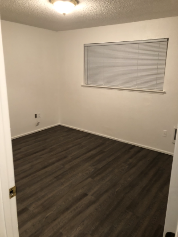 914 75th St E #B - Photo 2 of 11