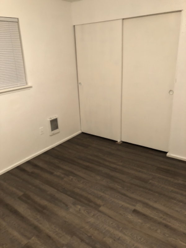 914 75th St E #B - Photo 4 of 11