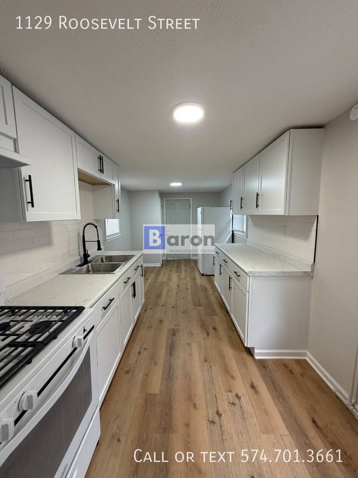 1129 Roosevelt St - Photo 3 of 7