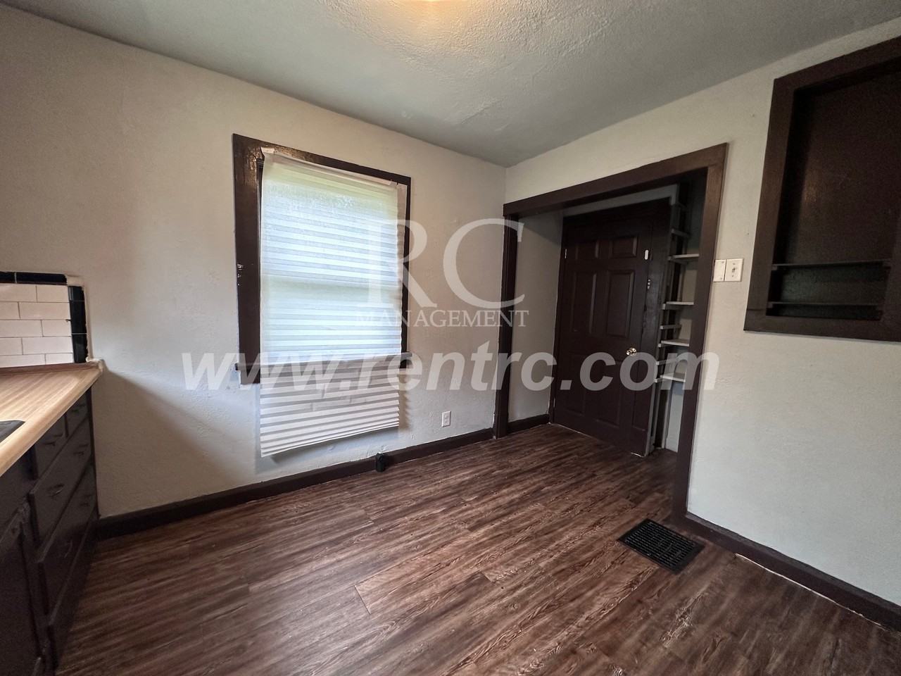 1218 Chandler St - Photo 4 of 15