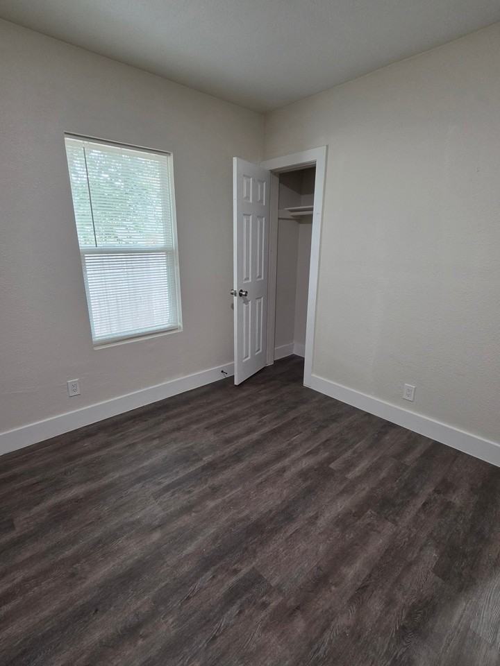 2633 Hickman St - Photo 2 of 11