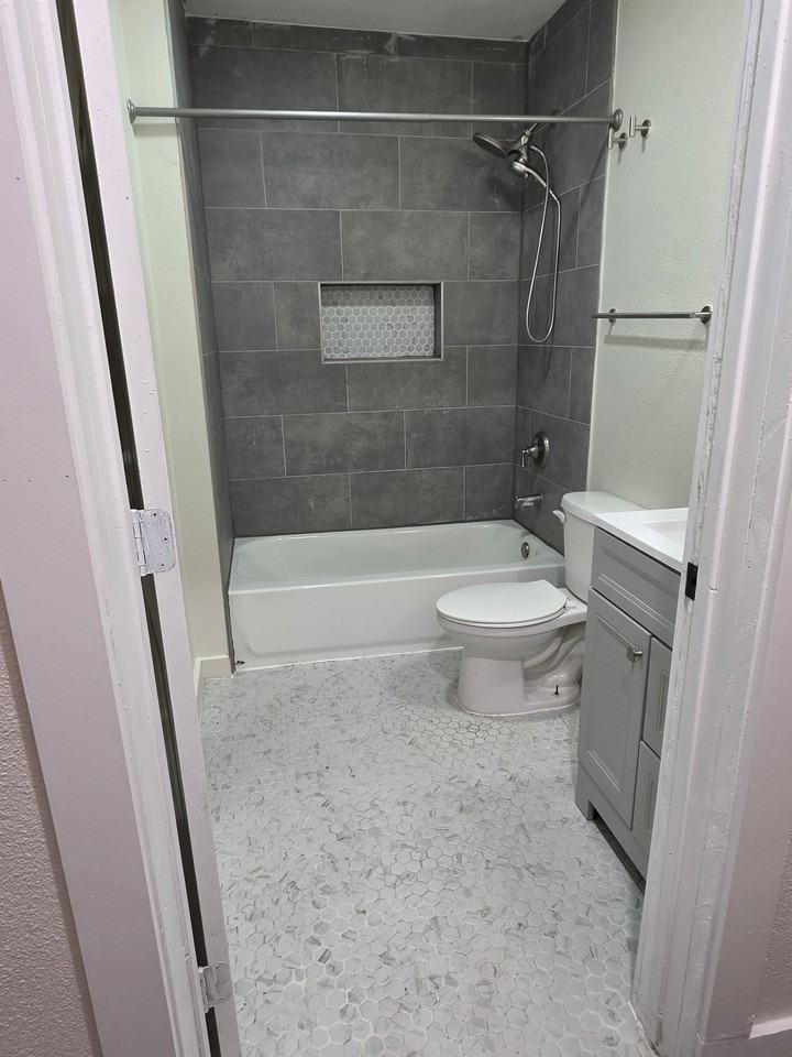 2633 Hickman St - Photo 4 of 11