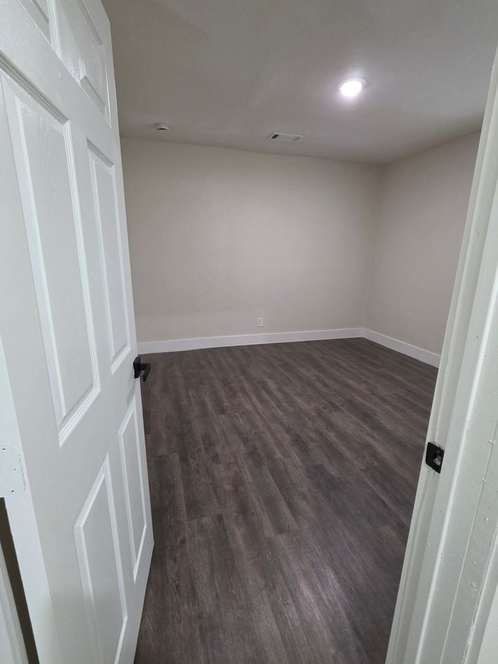 2633 Hickman St - Photo 6 of 11