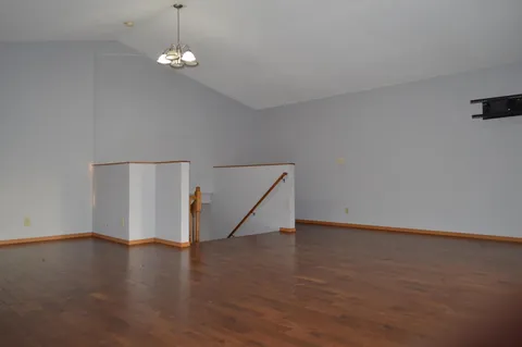 648 Hyacinth Ave E - Photo 5 of 15