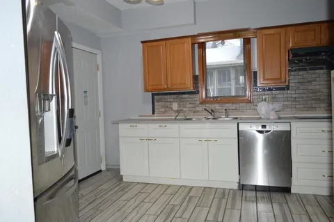 648 Hyacinth Ave E - Photo 7 of 15