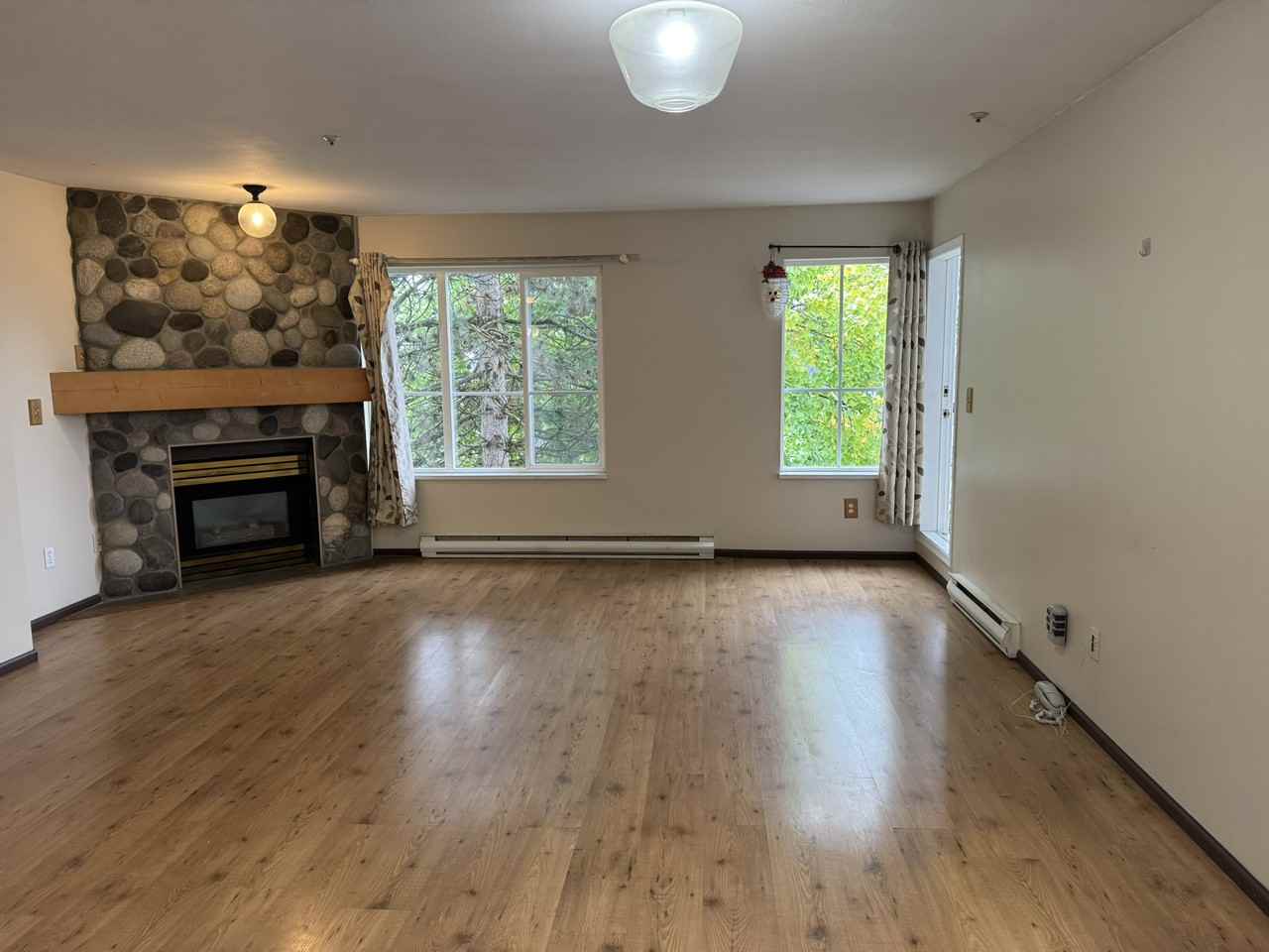 10668 138 St - Photo 3 of 14