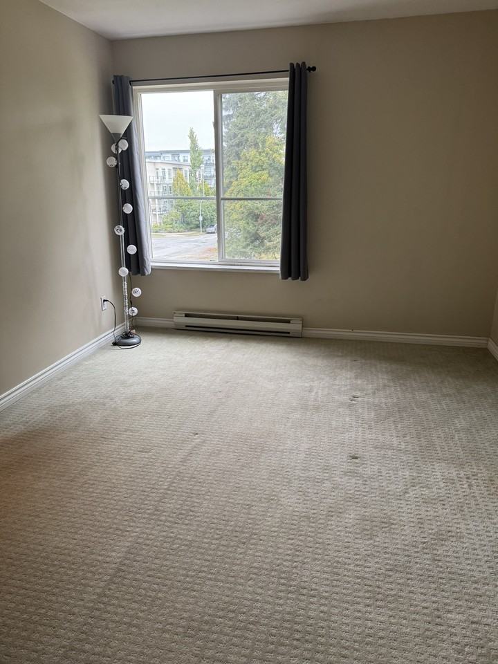 10668 138 St - Photo 5 of 14