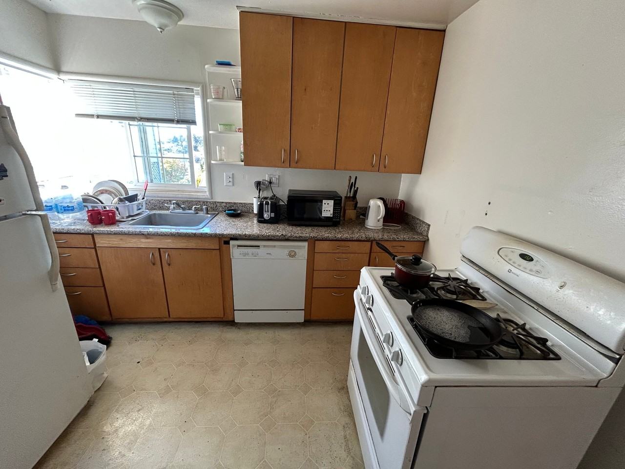 3529 Lincoln Ave #B - Photo 4 of 5
