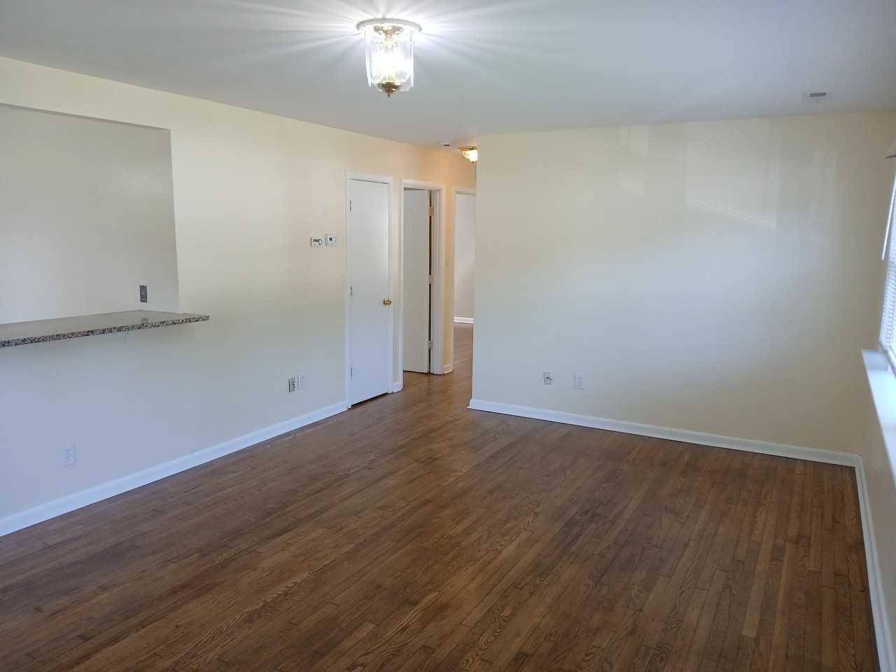 433 Rogers Ave - Photo 2 of 20