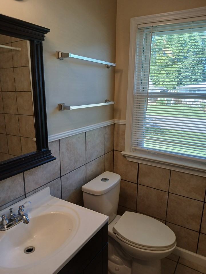 433 Rogers Ave - Photo 3 of 20