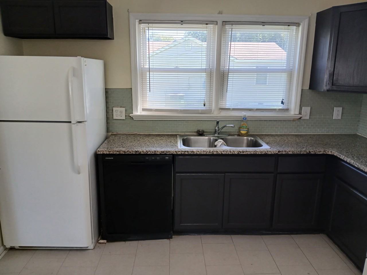 433 Rogers Ave - Photo 6 of 20