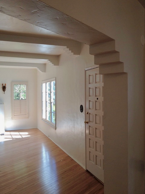 1149 S Hayworth Ave - Photo 5 of 25