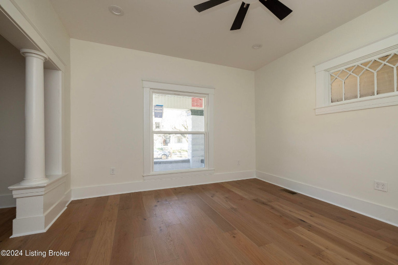 426 E Oak St - Photo 3 of 19