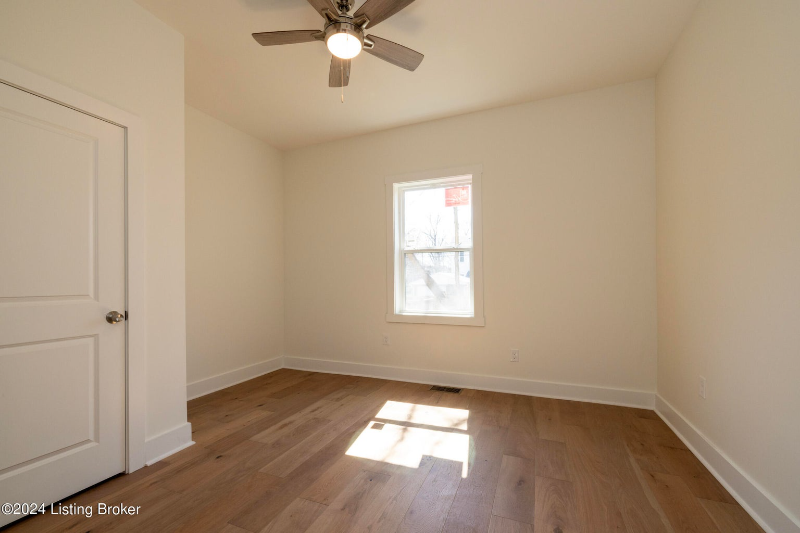 426 E Oak St - Photo 6 of 19