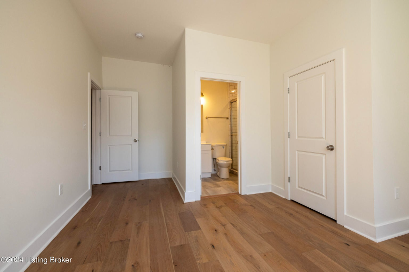 426 E Oak St - Photo 7 of 19