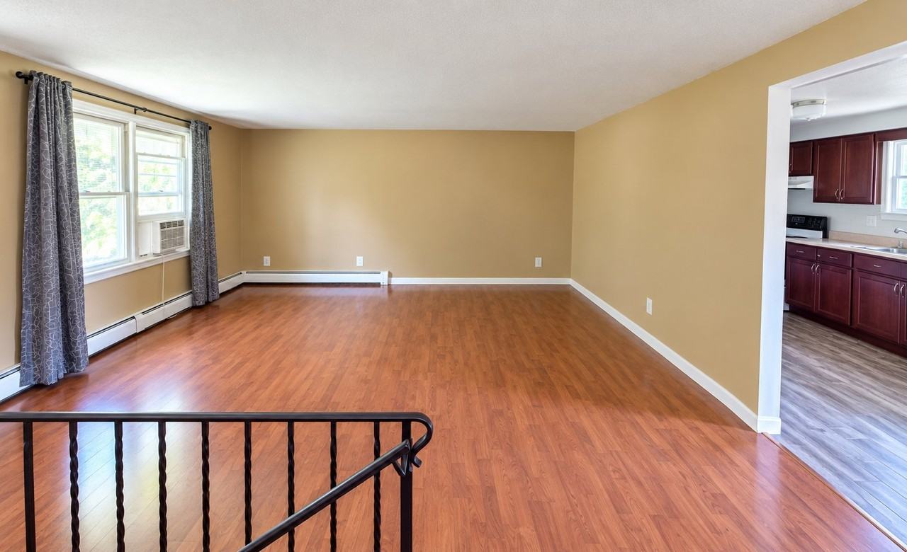 1325 Fox River Dr - Photo 4 of 10
