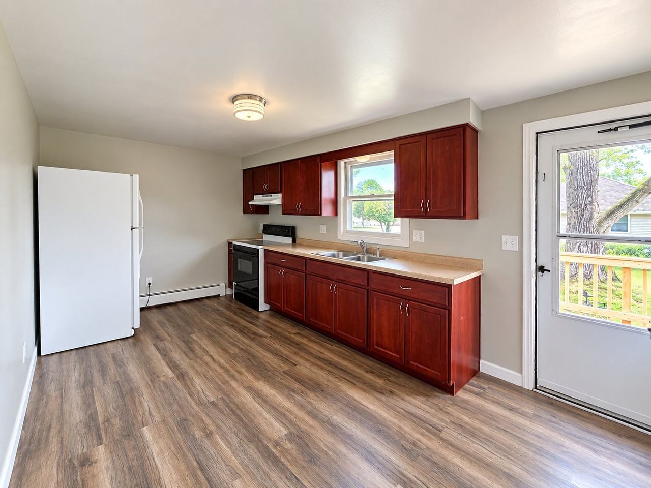 1325 Fox River Dr - Photo 5 of 10