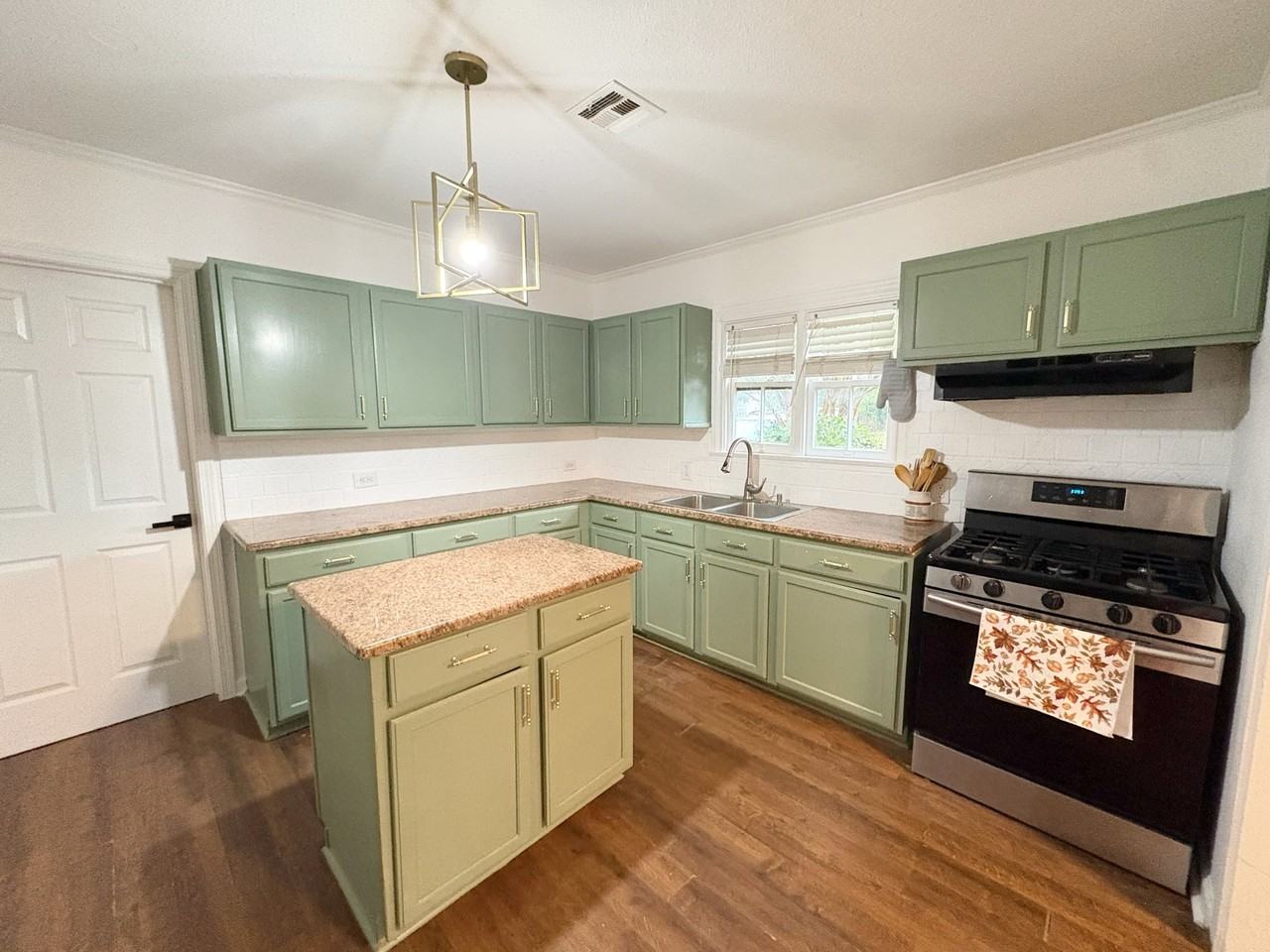 3600 Sanger Ave - Photo 5 of 22