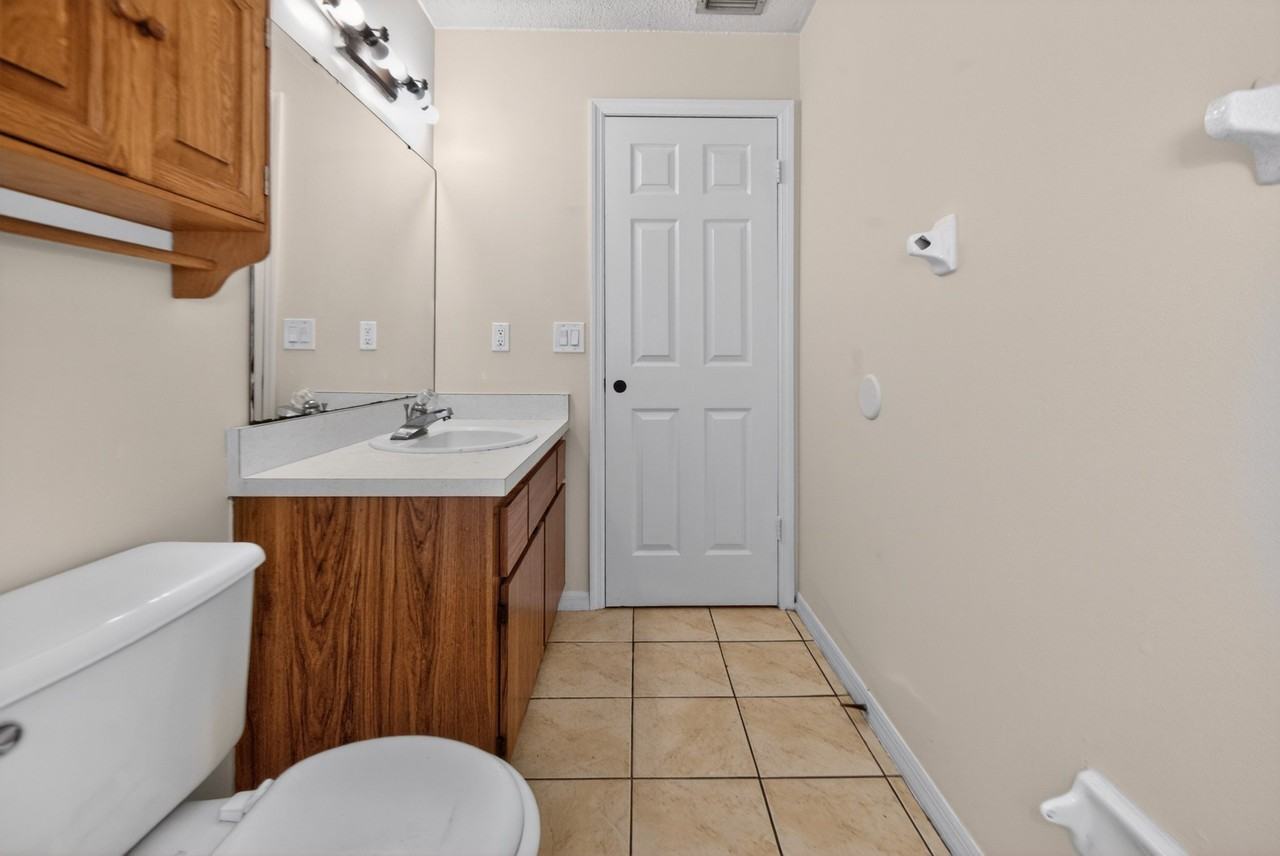 3721 Ne 41st St #C - Photo 2 of 18