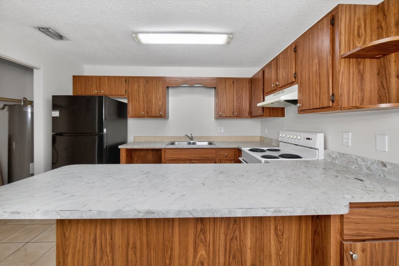 3721 Ne 41st St #C - Photo 3 of 18
