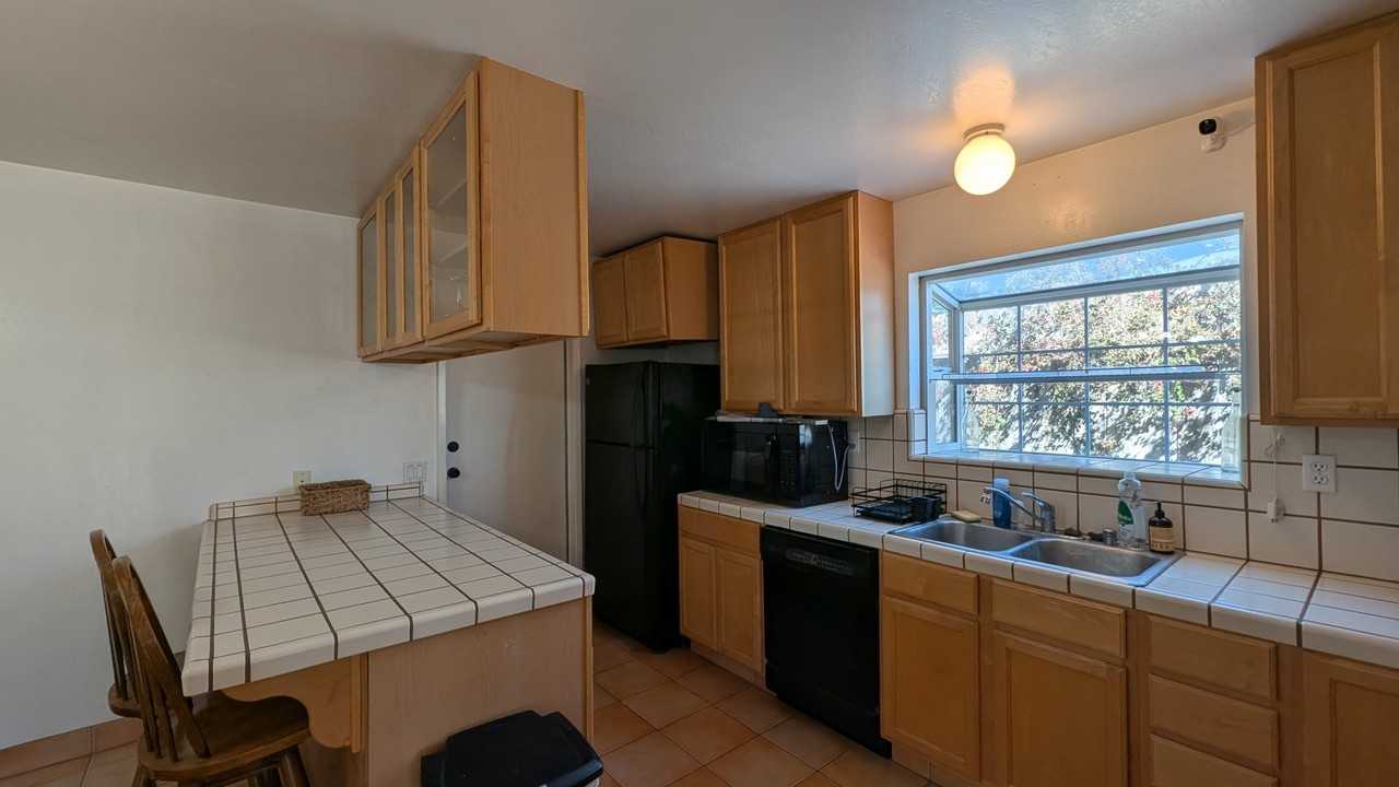 299 Whitney Pl - Photo 4 of 15