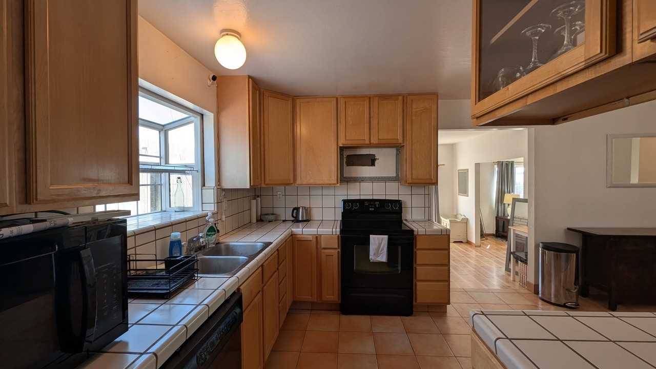 299 Whitney Pl - Photo 6 of 15