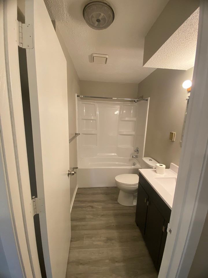502 E 12th St S #A - Photo 7 of 17