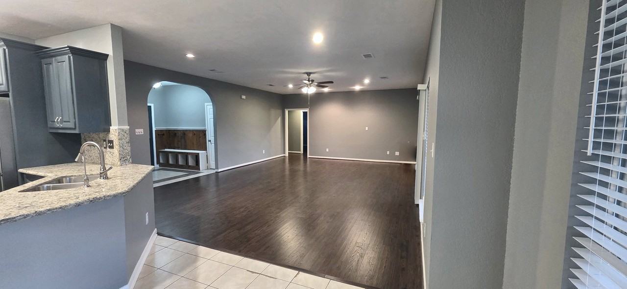 2302 Country Mdws - Photo 3 of 28