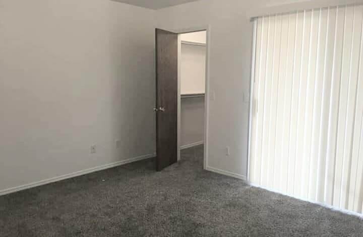 215 Jefferson Ave Ne - Photo 3 of 19