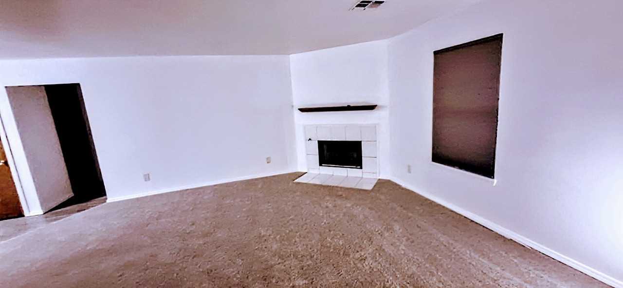 215 Jefferson Ave Ne - Photo 4 of 19