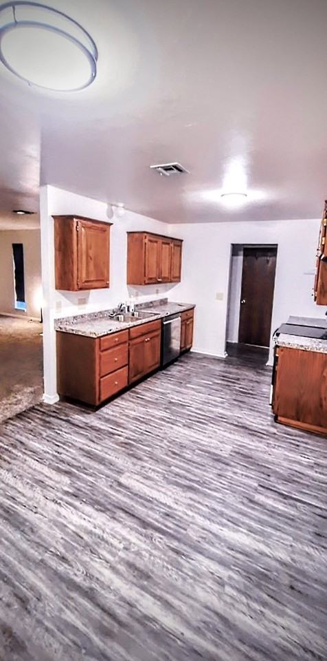 215 Jefferson Ave Ne - Photo 6 of 19