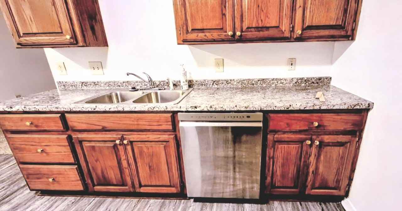 215 Jefferson Ave Ne - Photo 7 of 19