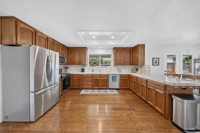 680 Ridgemark Dr - Photo 5 of 20