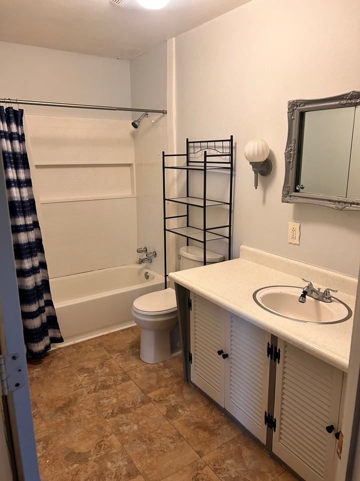 902 Windsor Harbor Rd #902 - Photo 3 of 7