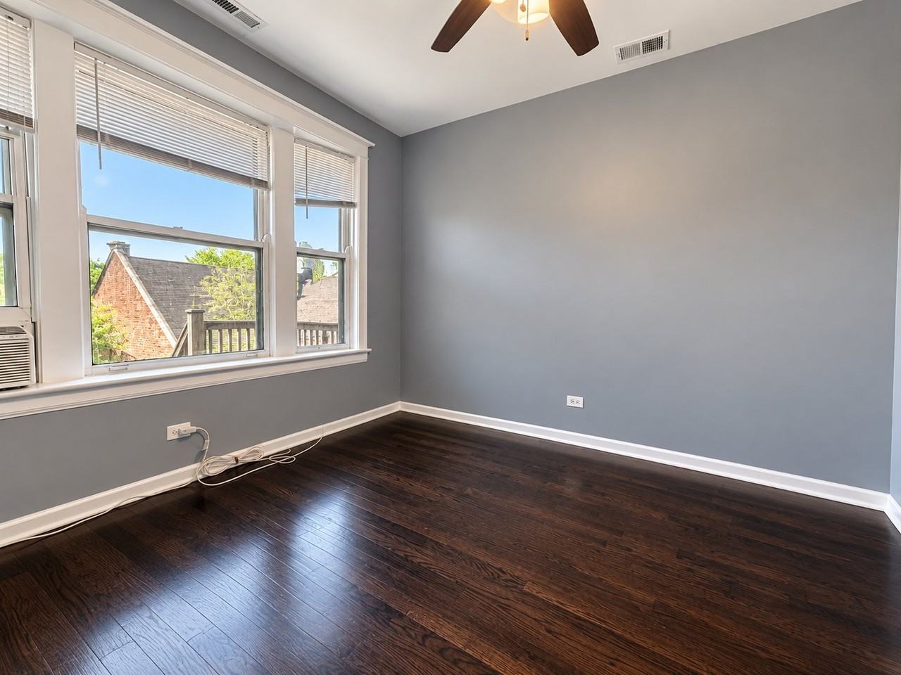 4555 S Wabash Ave #3 - Photo 6 of 10