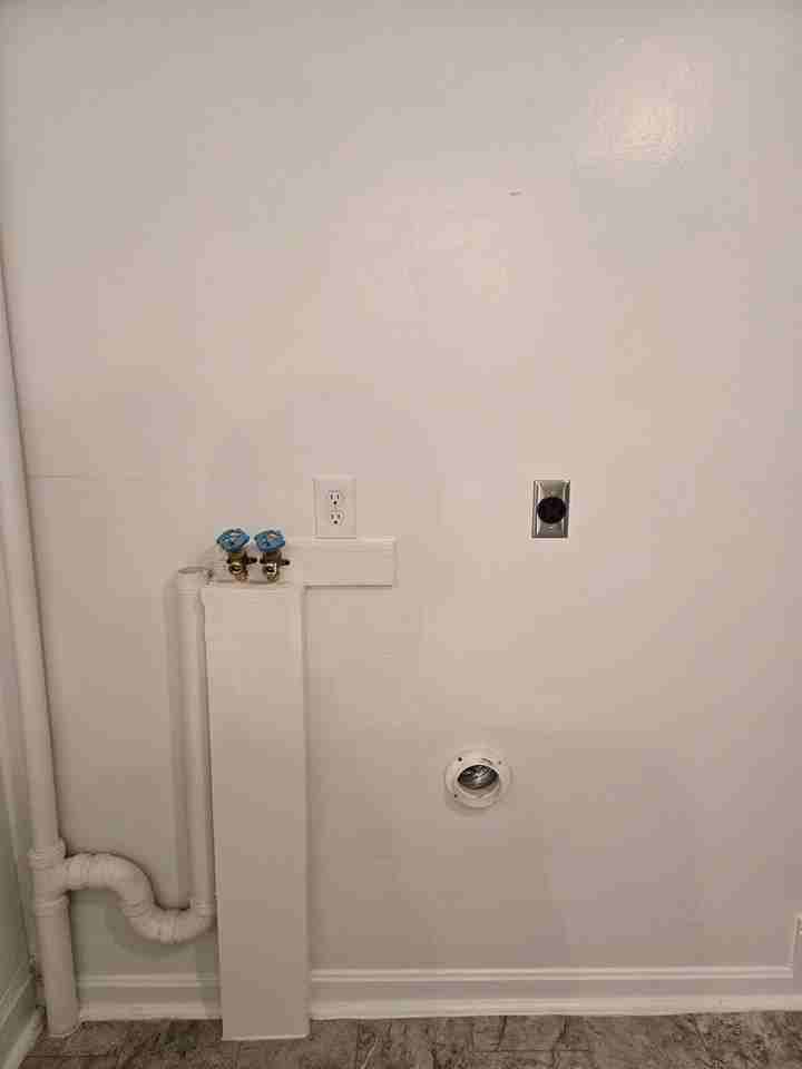 106 S Locust St - Photo 3 of 13