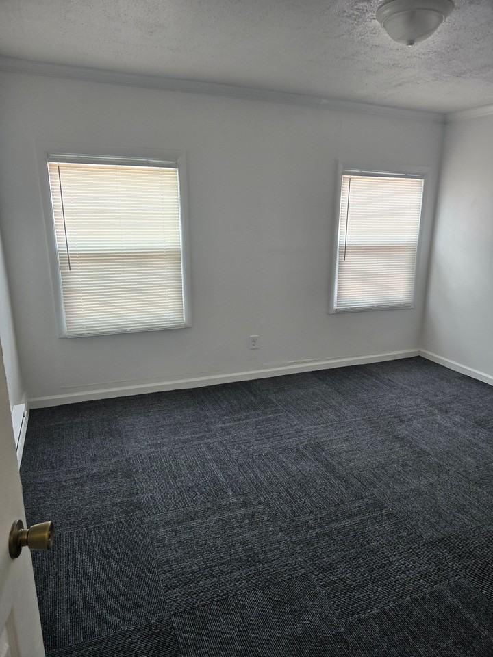 106 S Locust St - Photo 5 of 13