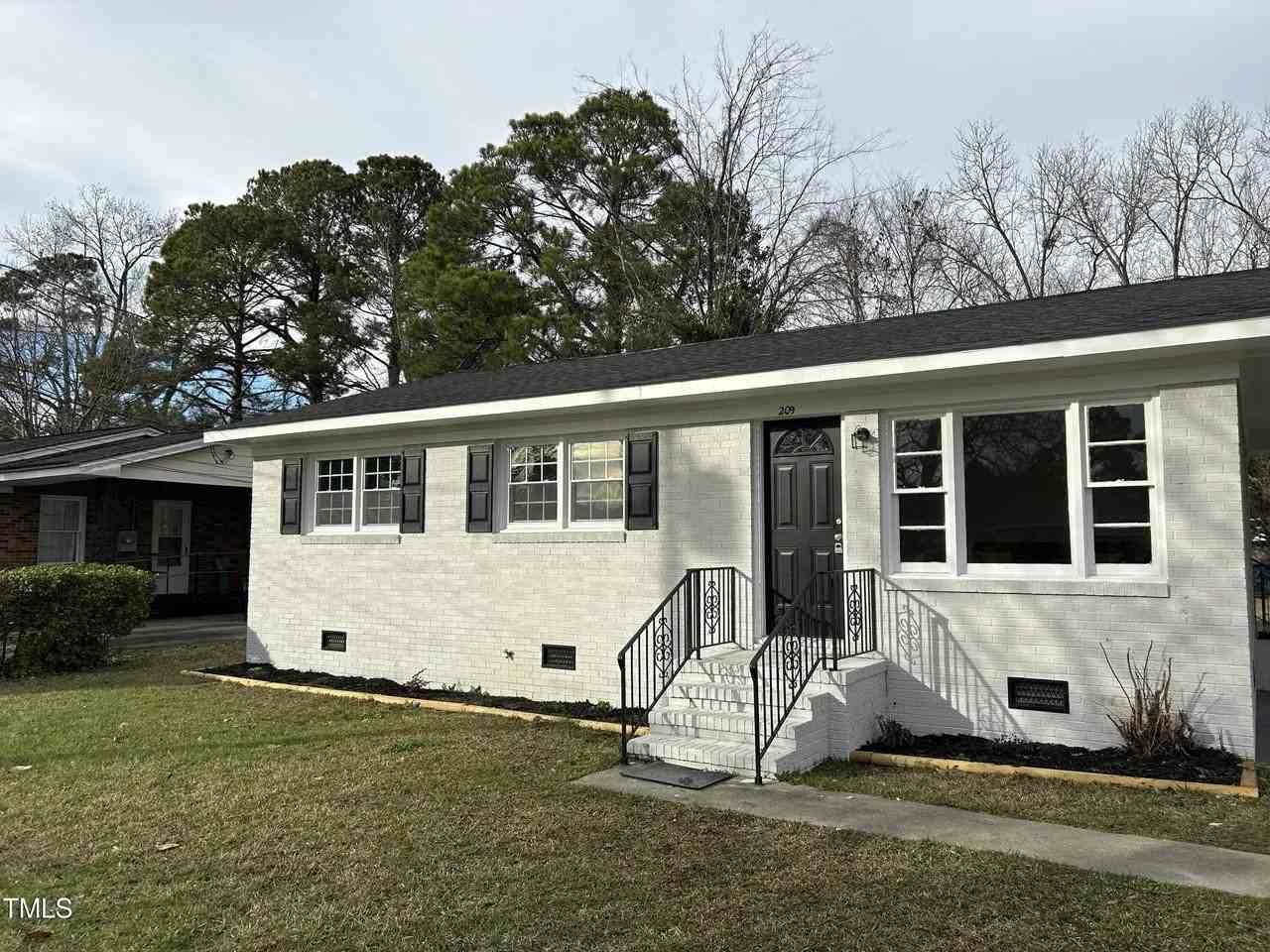 209 Bunche Dr - Photo 2 of 11