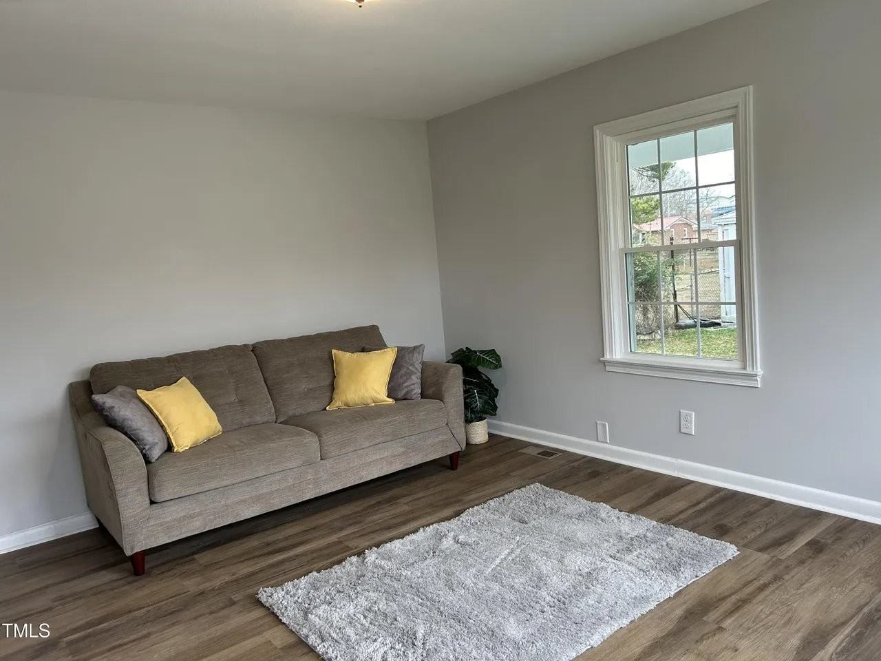 209 Bunche Dr - Photo 3 of 11