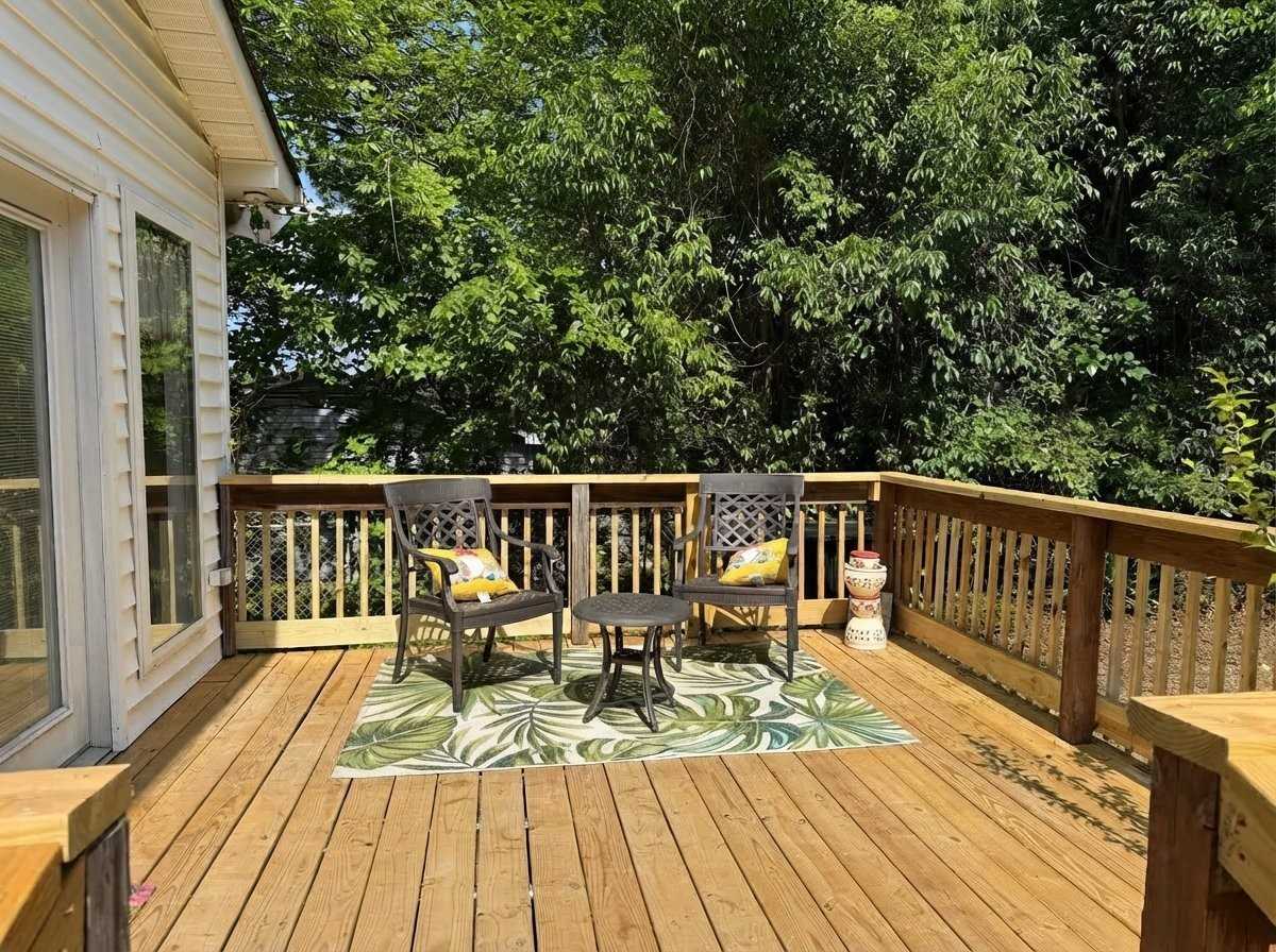 438 Dudley St - Photo 3 of 10