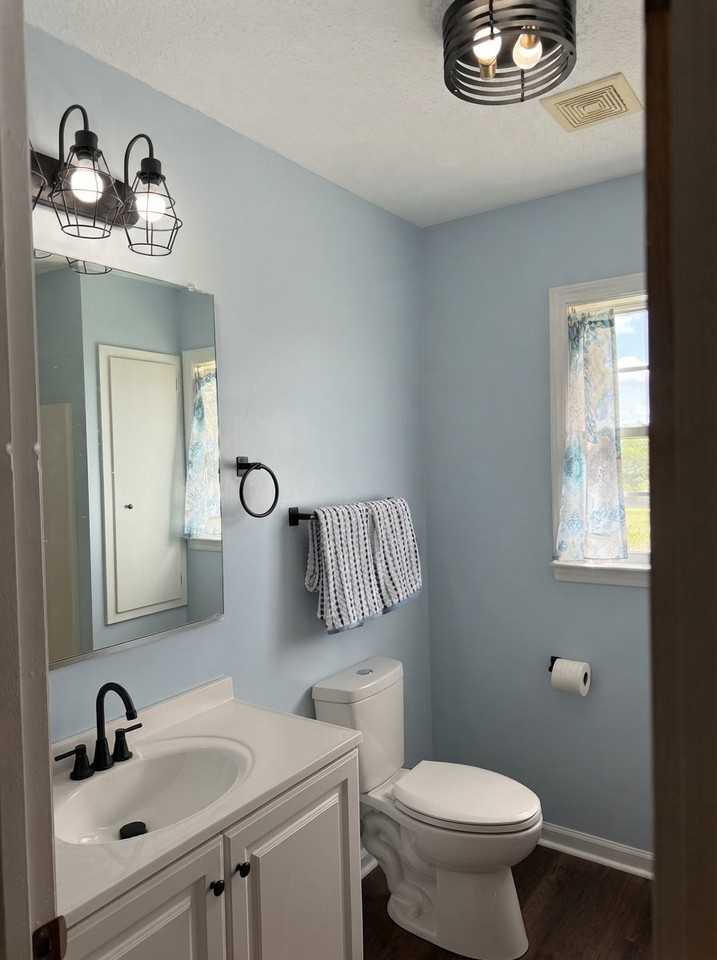 438 Dudley St - Photo 4 of 10